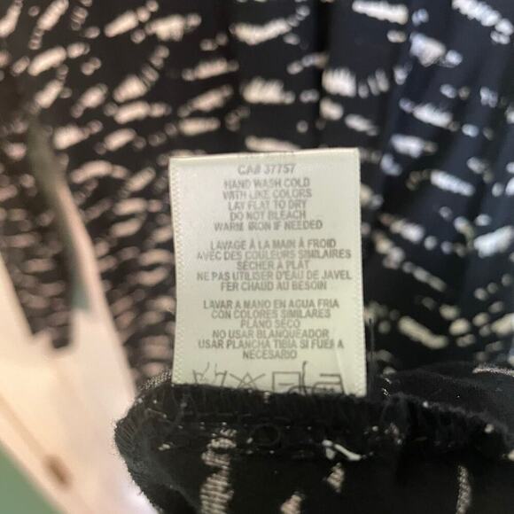 RVCA Black & White Abstract Long Sleeve Scoop Neck Mini Swing Dress Size Small - Picture 4 of 5